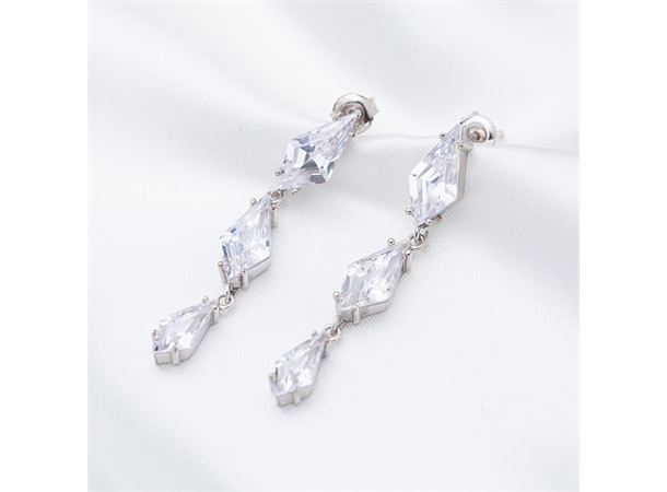 Modern LOVE earrings Rhodinert sølv med zirkonia stener