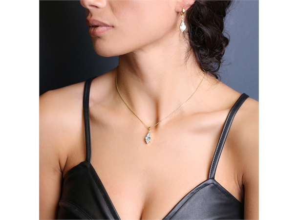 Modern LOVE necklace Forgylt sølv med zirkonia sten